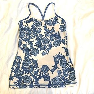 EUC/vguc Lululemon Power Y tank sz 6